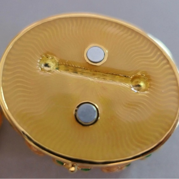 Joan Rivers RARE  Vintage Stunning Trinket Box With Beautiful Earrings! - Picture 5 of 16